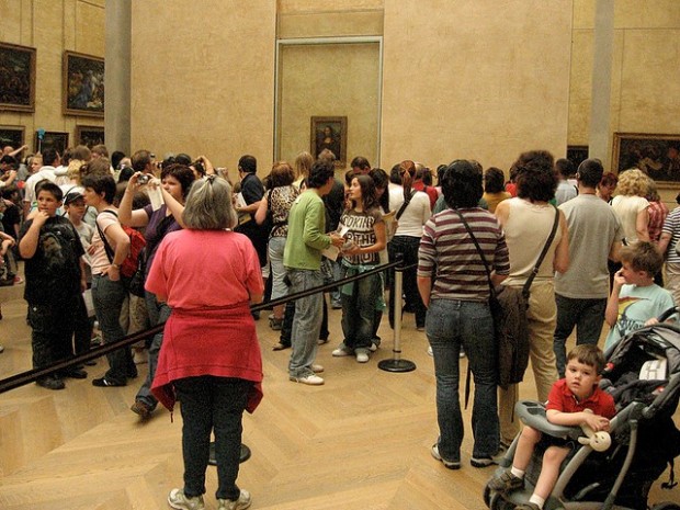 Line to see the Mona Lisa – Photo by Selena N. B. H.