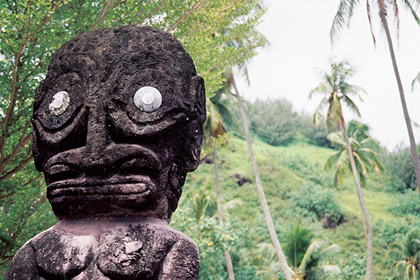 Photo Guide to Visiting Tahiti: Statue on Moorea Island