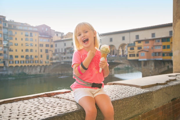 Kid Travel - Eat Ice Cream In Italy