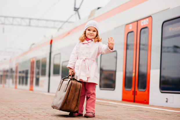 Kid Travel - Catch A Train Between Two Countries