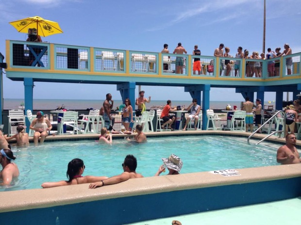 Galveston Nightlife: Float Pool and Patio Bar