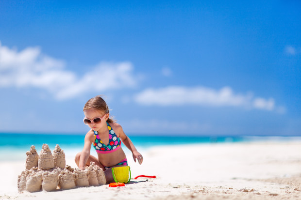 Kid Travel - Build A Giant Sandcastle