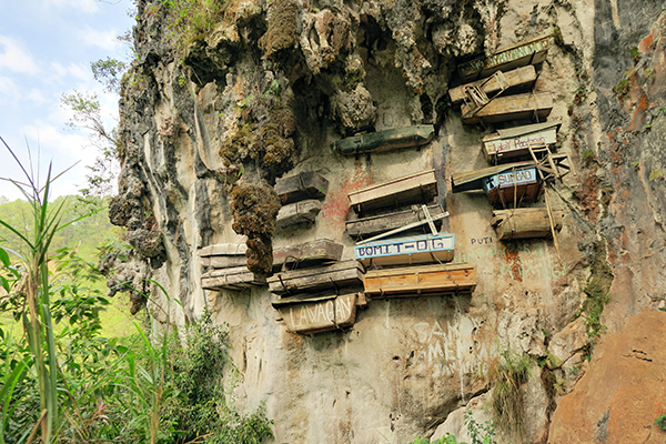Baguio City Sites to See: Hanging Coffins of Sagada